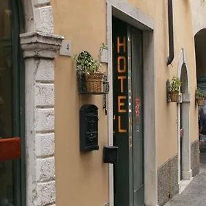 2* Hotel Modena Old Town